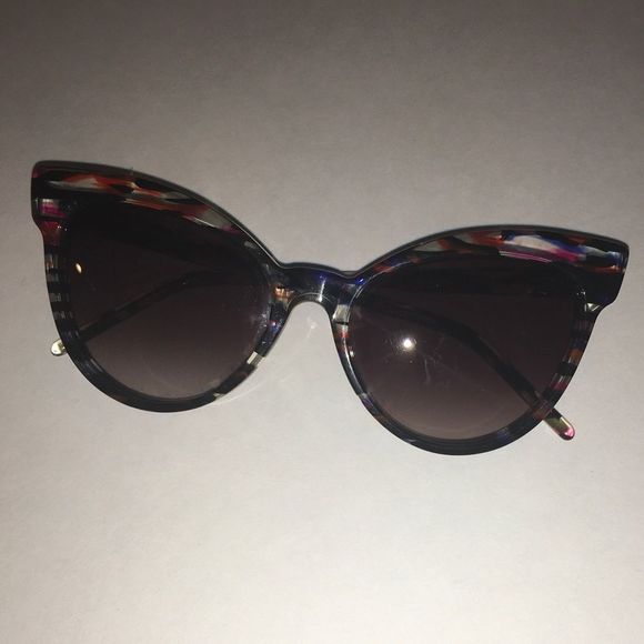 Wildfox Grand Dame sunglasses - Picture 1 of 3